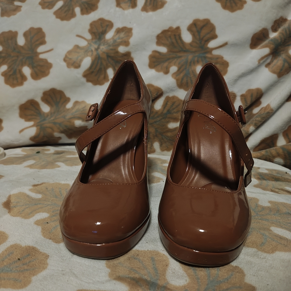 Able Women's Tan Patent Mary Jane Heels